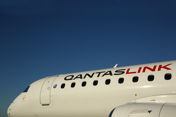 QANTAS LINK EMBRAER 190 BNE RF 5K5A9083.jpg