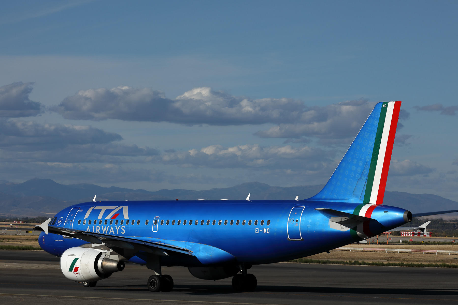 ITA AIRWAYS AIRBUS A319 MAD RF 002A4700.jpg