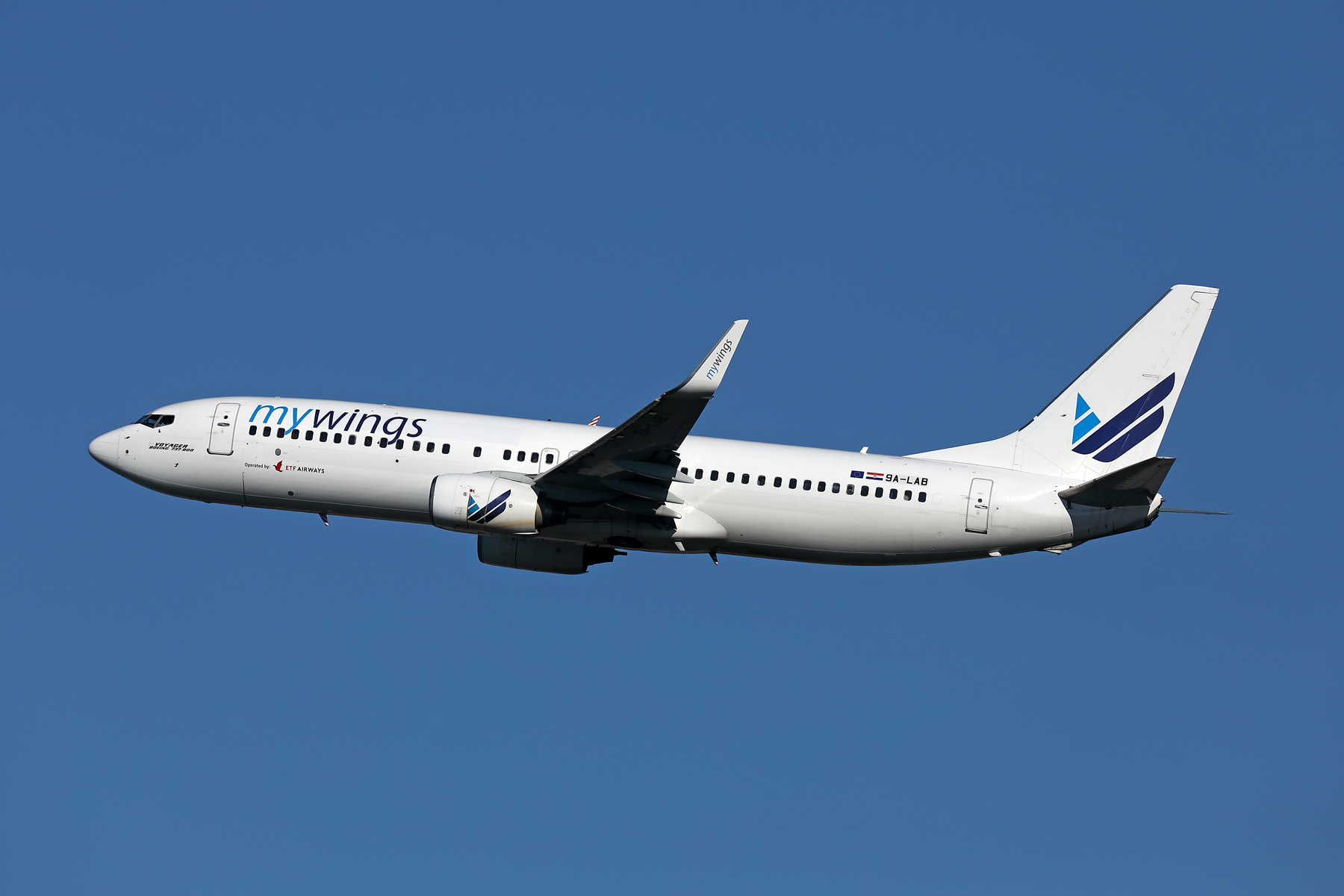 MYWINGS BOEING 737 800 BRU RF 002A4888.jpg