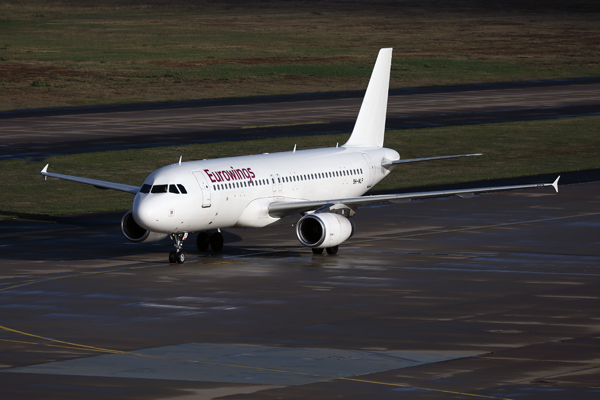 EUROWINGS AIRBUS A320 CGN RF 002A5101.jpg