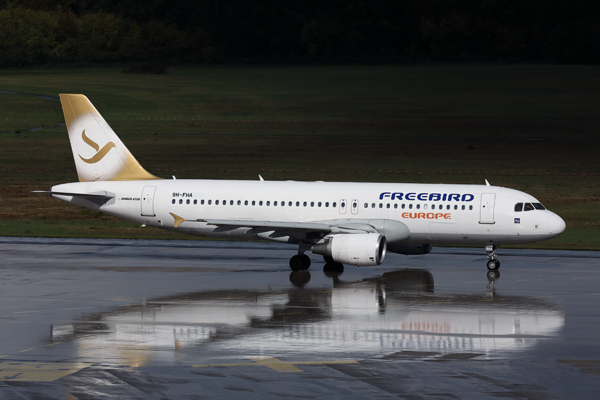 FREEBIRD EUROPE AIRBUS A320 CGN RF 002A5044.jpg