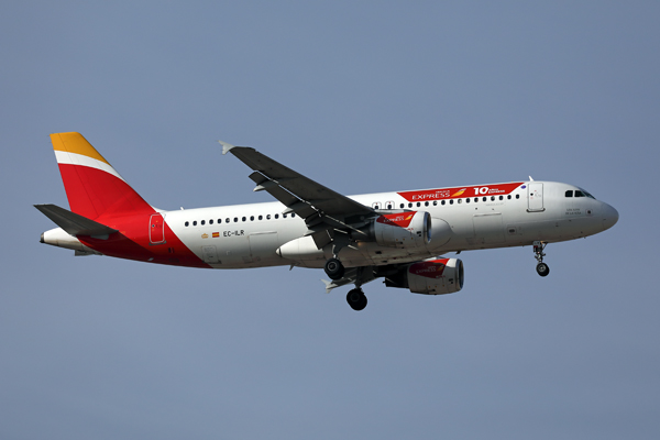 IBERIA EXPRESS AIRBUS A320 MAD RF 002A4606.jpg