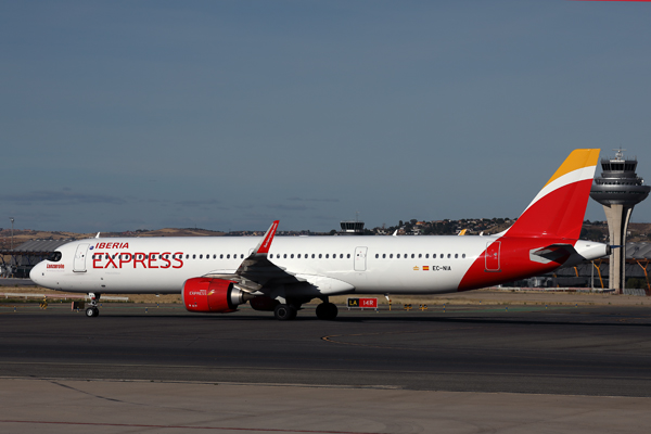 IBERIA EXPRESS AIRBUS A321 MAD RF 002A4543.jpg