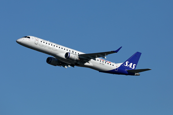 SAS EMBRAER 195 BRU RF 002A4903.jpg