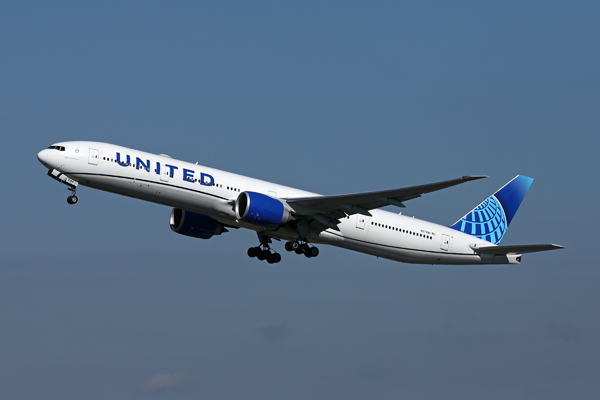 UNITED BOEING 777 300ER BRU RF 002A4947.jpg