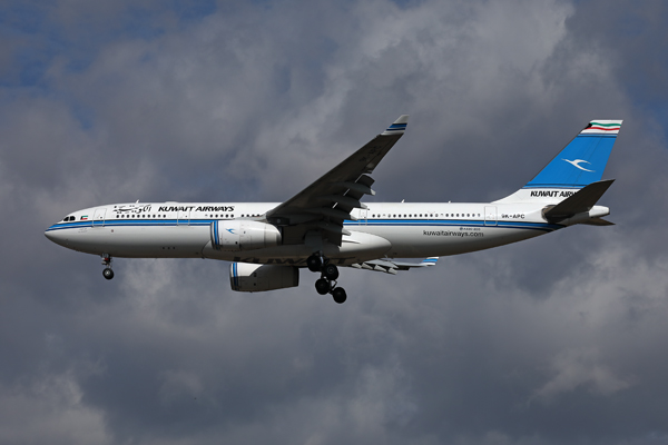 KUWAIT AIRWAYS AIRBUS A330 200 CDG RF 002A3218.jpg