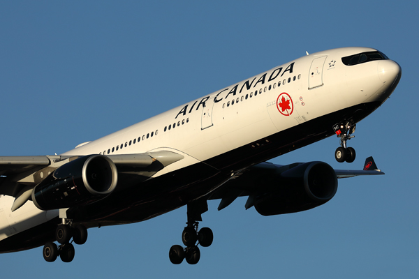 AIR CANADA AIRBUS A330 300 LIS RF 002A4423.jpg