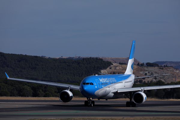 AEROLINEAS ARGENTINAS AIRBUS A330 200 MAD RF 002A4657.jpg