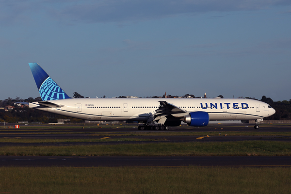 UNITED BOEING 777 300 SYD RF 002A2591.jpg