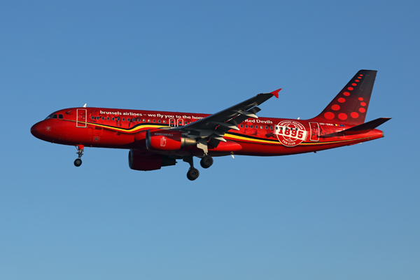 BRUSSELS AIRLINES AIRBUS A320 BRU RF 002A4823.jpg