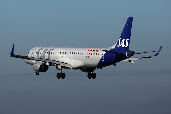 SAS EMBRAER 195 BRU RF 002A4851.jpg