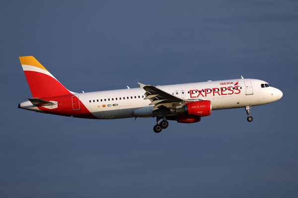 IBERIA EXPRESS AIRBUS A320 PMI RF 002A3603.jpg