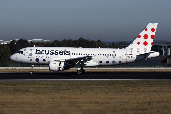 BRUSSELS AIRLINES AIRBUS A319 BRU RF 002A3866.jpg