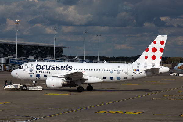 BRUSSELS AIRLINES AIRBUS A320 BRU RF 002A4790.jpg