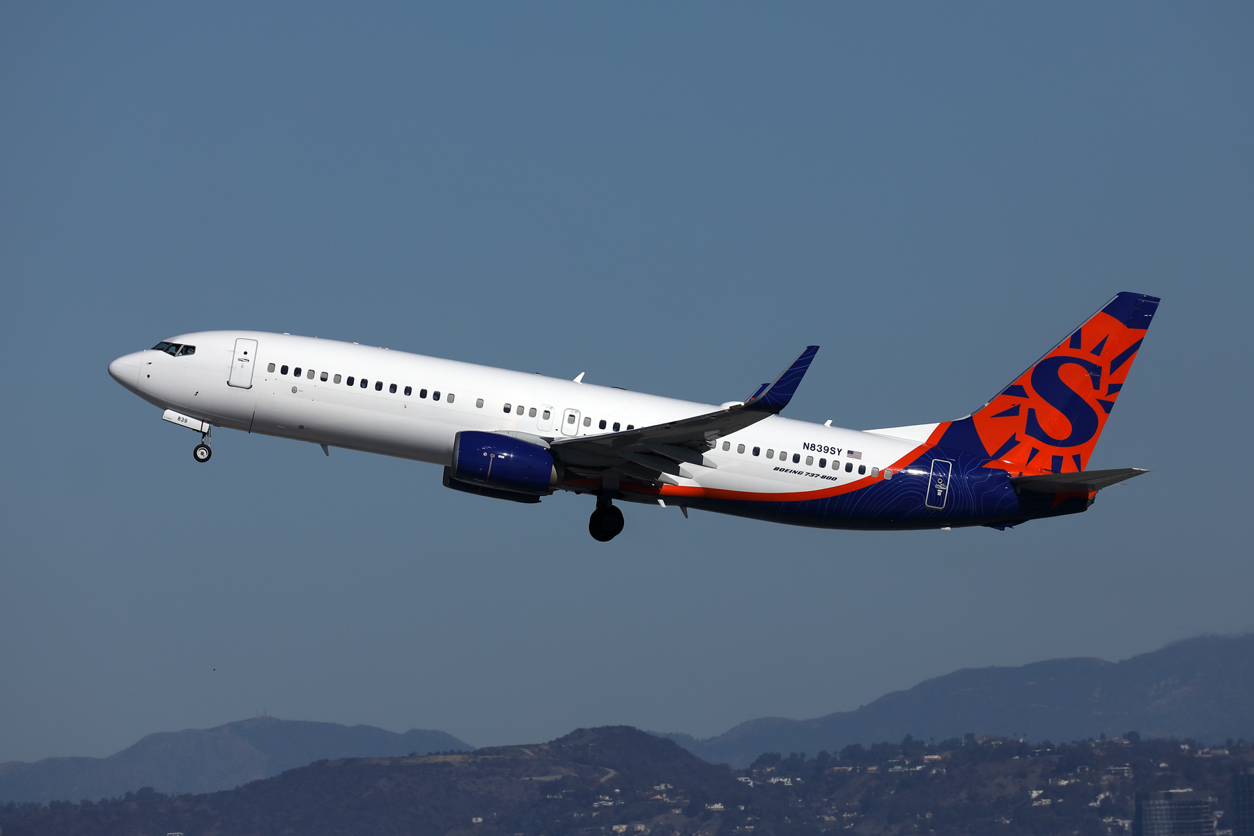 SUN COUNTRY BOEING 737 800 LAX RF 002A6139.jpg