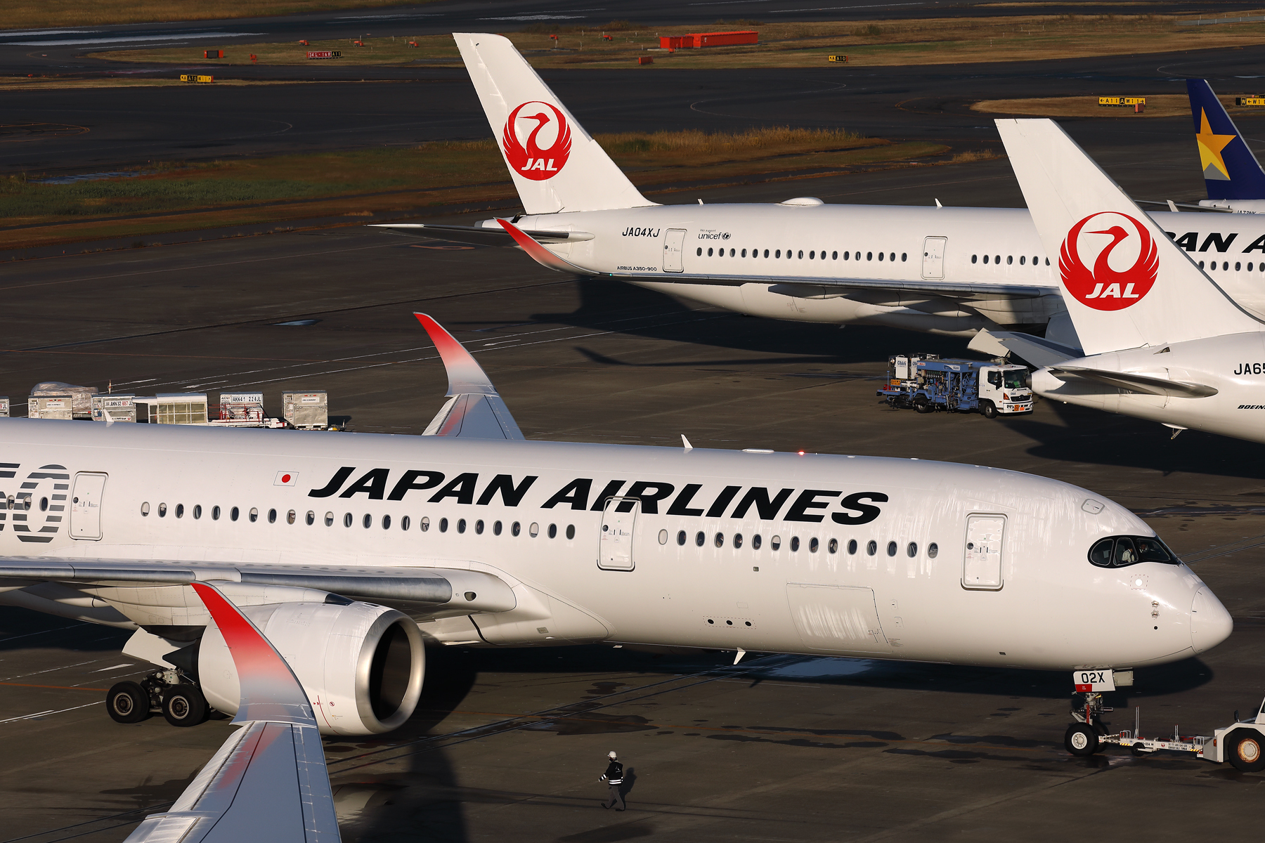 JAPAN AIRLINES AIRCRAFT HND RF 002A6418.jpg