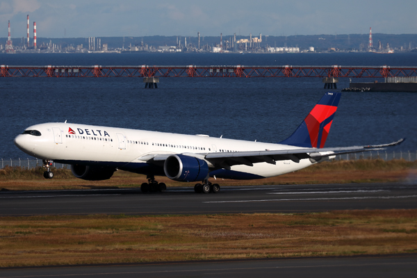 DELTA AIRBUS A330 900 HND RF 002A6844.jpg