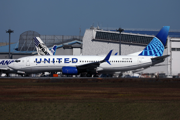 UNITED BOEING 737 800 NRT RF 002A7024.jpg