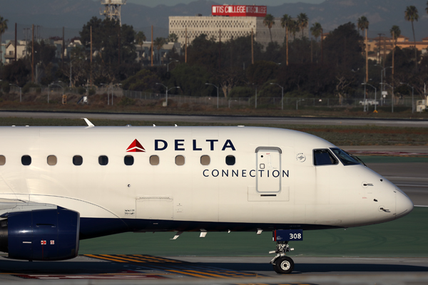 DELTA CONNECTION EMBRAER 175 LAX RF 002A5465.jpg
