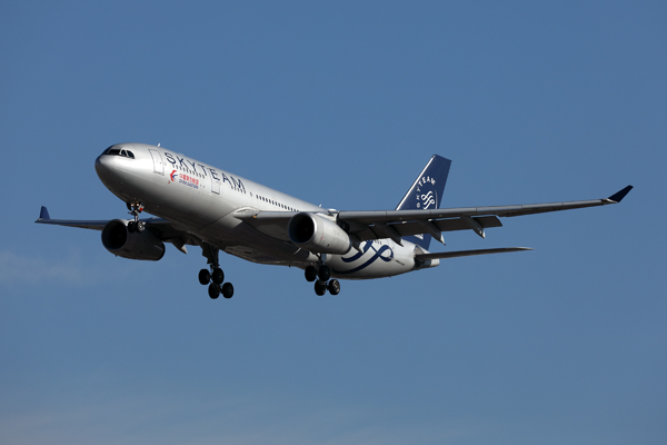 CHINA EASTERN AIRBUS A330 200 LAX RF 002A5902.jpg