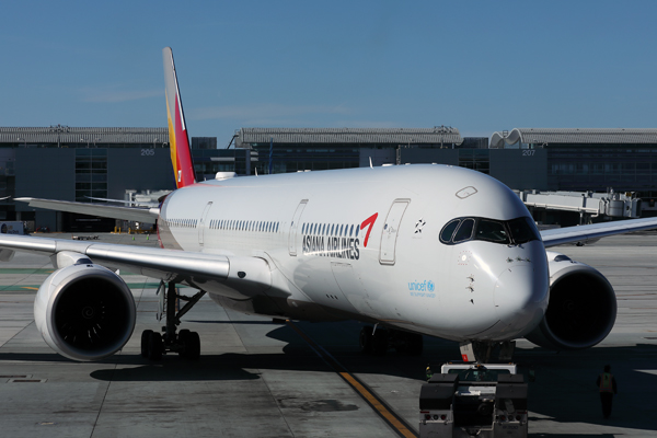 ASIANA AIRBUS A350 900 LAX RF 002A6381.jpg