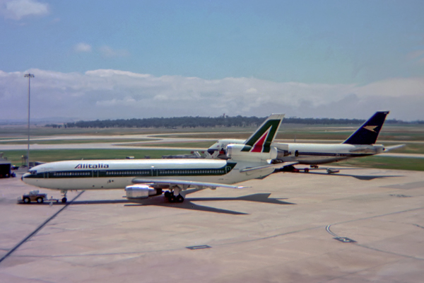 ALITALIA BRITISH AIRWAYS AIRCRAFT MEL RF 018 13.jpg