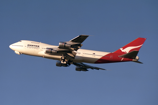 QANTAS BOEING 747 200 HBA RF 230 31.jpg