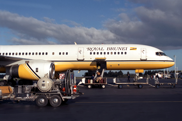 ROYAL BRUNEI BOEING 757 200 HBA RF 228 25.jpg