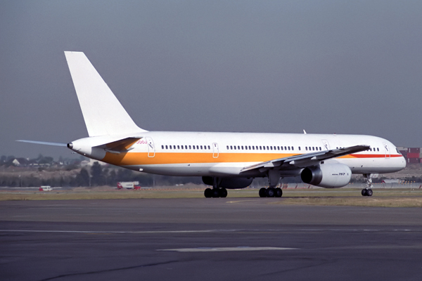 AIR 2000 BOEING 757 200 SYD RF 242 10.jpg