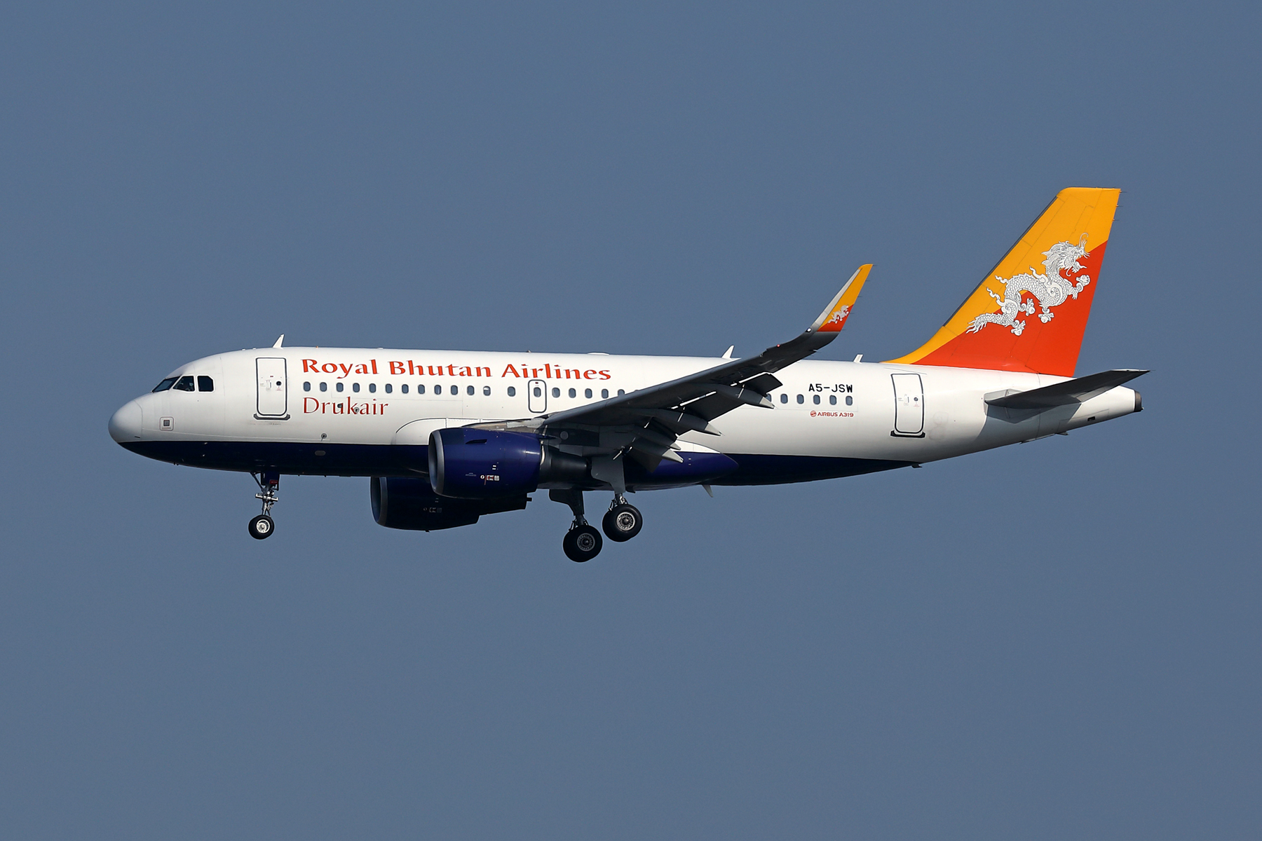 ROYAL BHUTAN AIRLINES DRUK AIR AIRBUS A319 BKK RF 002A7586.jpg