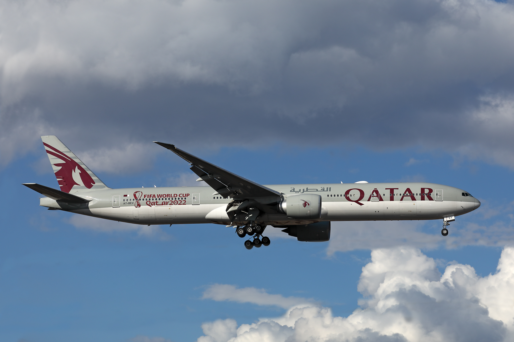 QATAR BOEING 777 300 MEL RF 002A7974.jpg