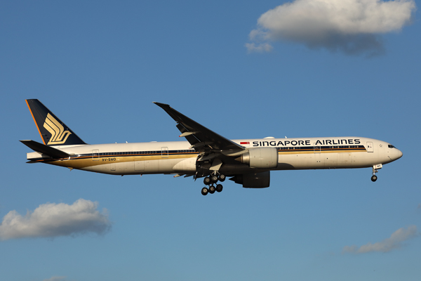 SINGAPORE AIRLINES BOEING 777 300 MEL RF 002A7999.jpg