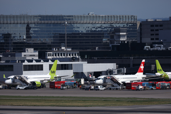 AIR BALTIC SWISS AIRBUS A220s ZRH RF 002A8562.jpg