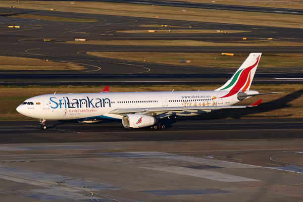 SRI LANKAN AIRBUS A330 300 SYD RF 002A8695.jpg