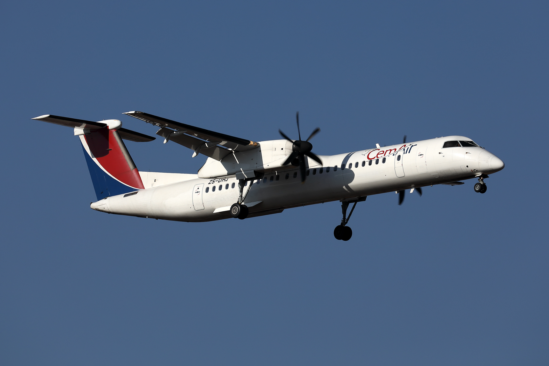 CEM AIR DASH 8 400 JNB RF 002A0044.jpg