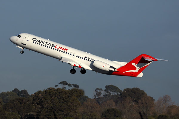 QANTAS LINK FOKKER 100 PER RF 002A9320.jpg