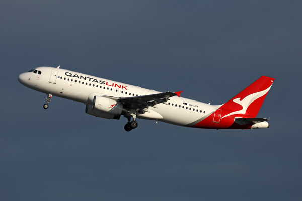 QANTAS LINK AIRBUS A320 PER RF 002A9318.jpg