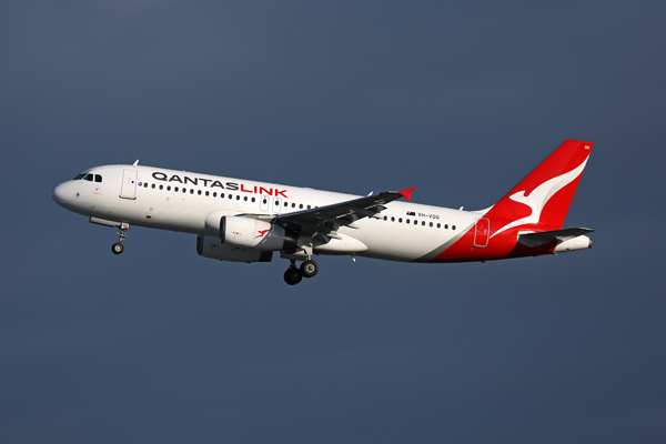 QANTAS LINK AIRBUS A320 PER RF 002A9321.jpg