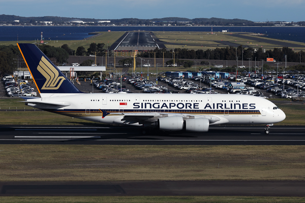 SINGAPORE AIRLINES AIRBUS A380 SYD RF 002A0137.jpg