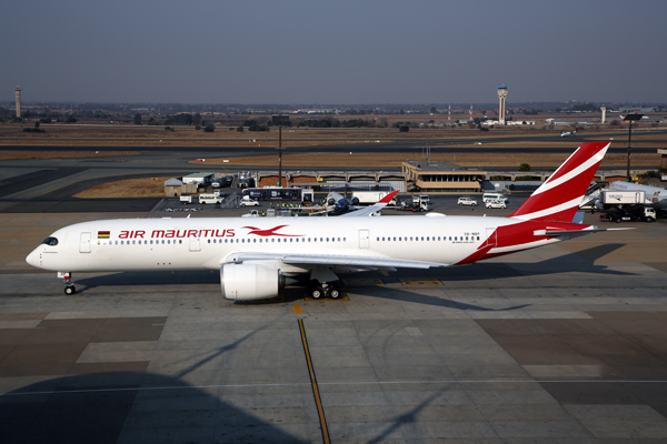 AIR MAURITIUS AIRBUS A350 900 JNB RF 5K5A0017.jpg