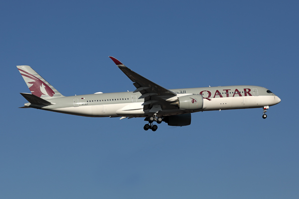 QATAR AIRBUS A350 900 JNB RF 002A0060.jpg