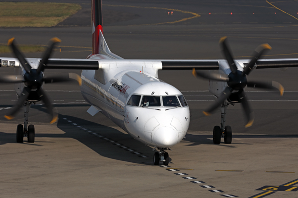 QANTAS LINK DASH 8 400 SYD RF 002A0196.jpg