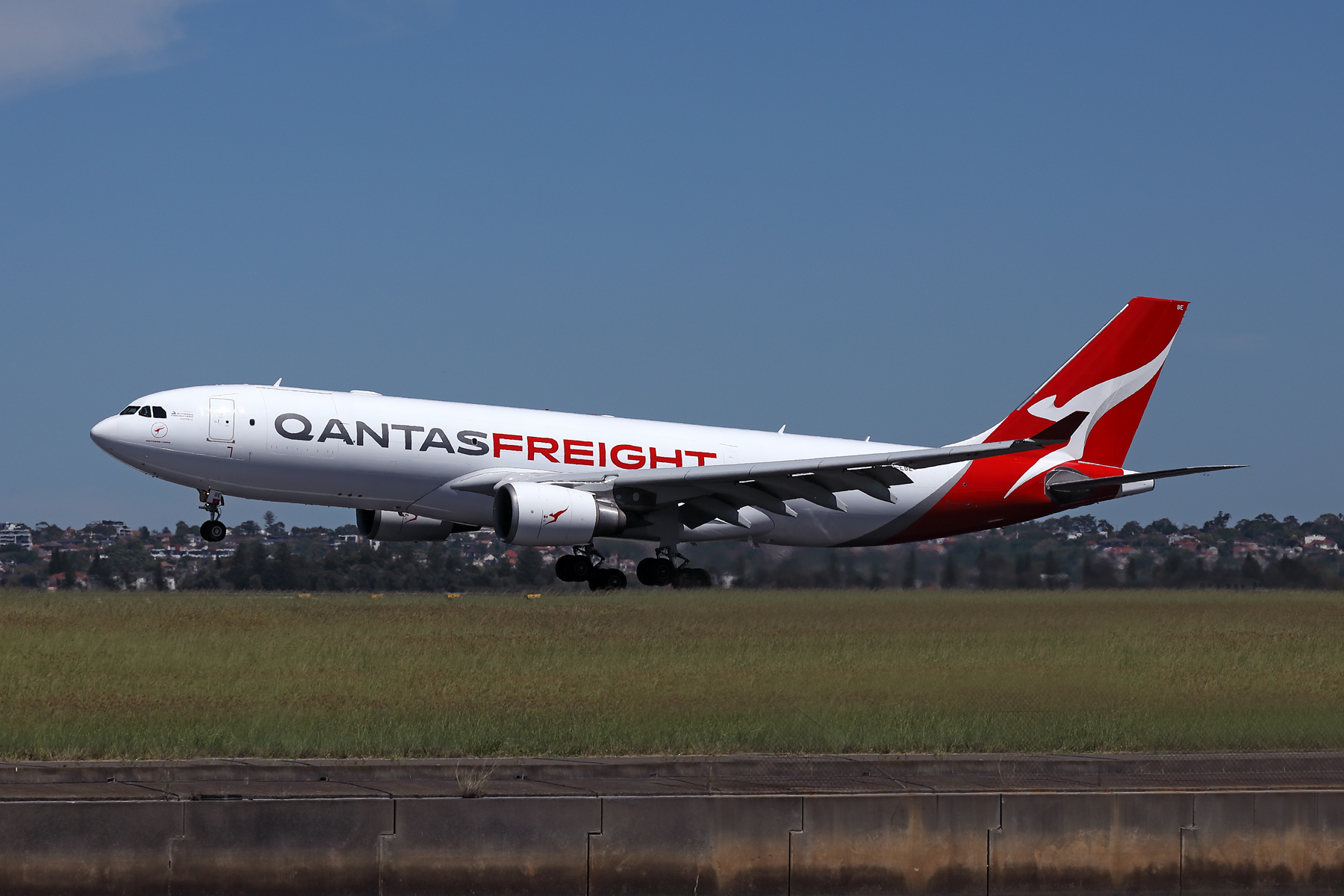 QANTAS FREIGHT AIRBUS A330 200F SYD RF 002A0744.jpg