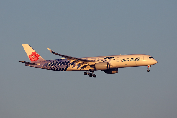 CHINA AIRLINES AIRBUS A350 SYD RF 002A0620.jpg