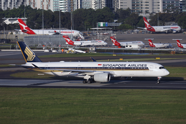 SINGAPORE AIRLINES AIRBUS A350 900 SYD RF 002A0532.jpg