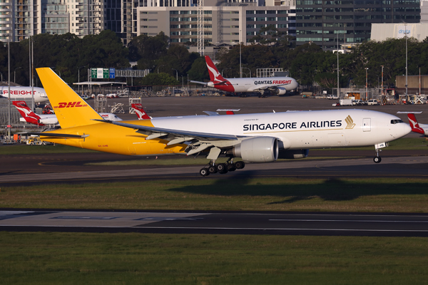 SINGAPORE AIRLINES DHL BOEING 777F SYD RF 002A0552.jpg