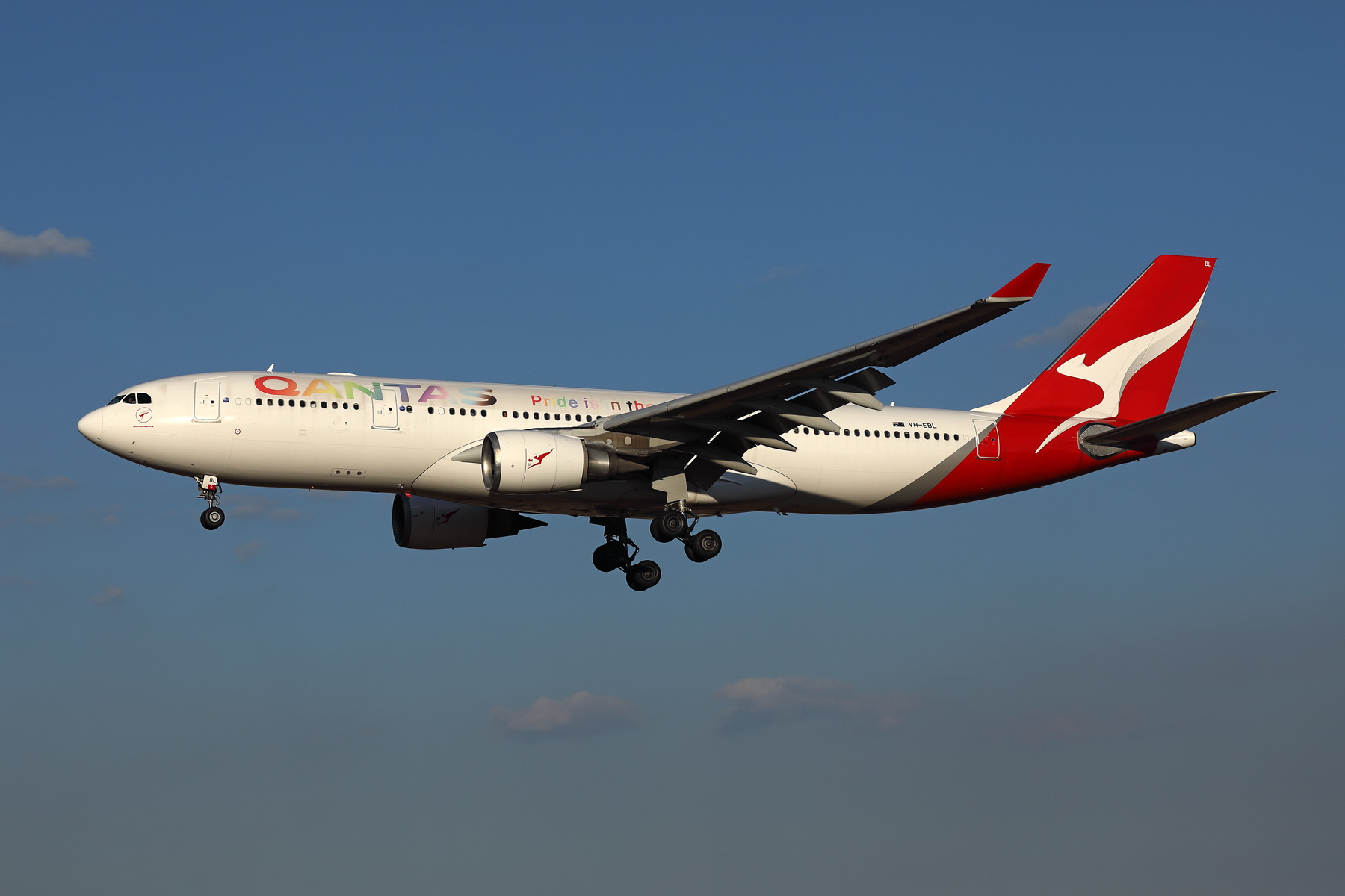 QANTAS AIRBUS A330 200 MEL RF 002A0877.jpg