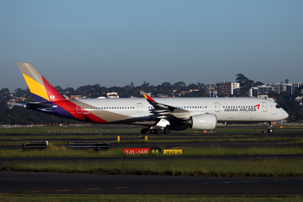 ASIANA AIRBUS A350 900 SYD RF 002A0981.jpg