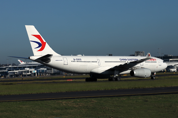 CHINA EASTERN AIRBUS A330 200 SYD RF 002A1030.jpg