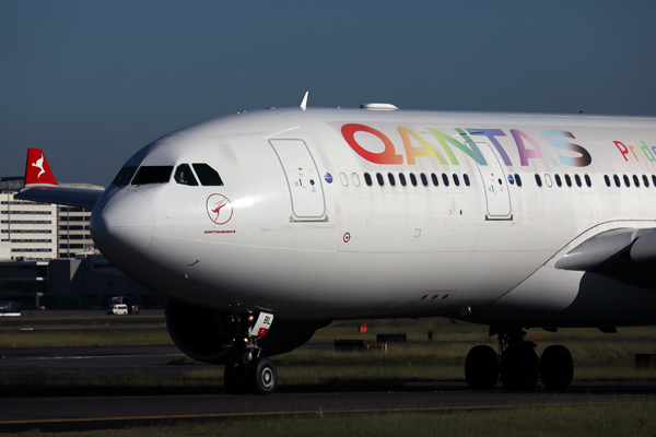 QANTAS AIRBUS A330 200 SYD RF 002A1050.jpg